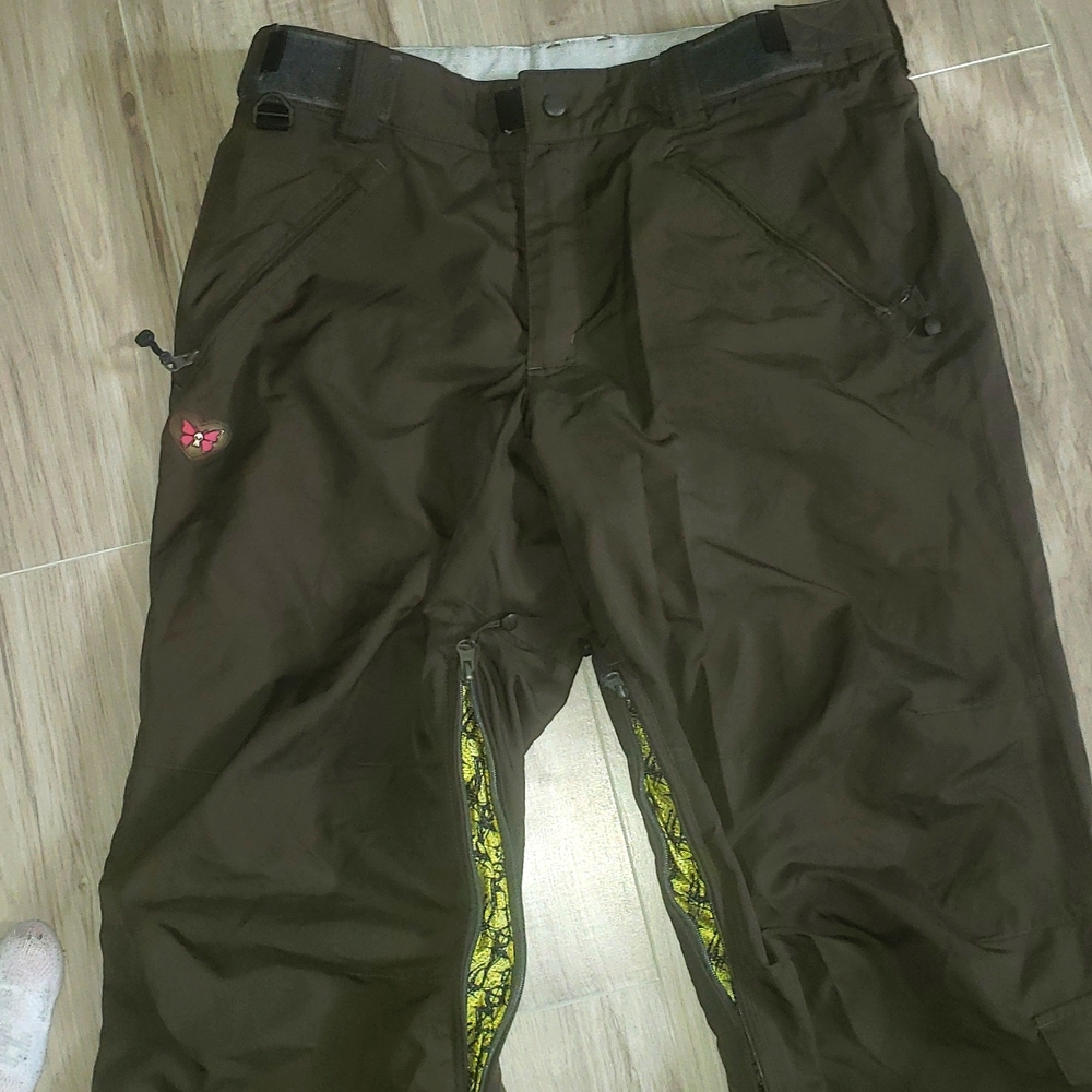 A pair of women's e-408 turbine boardwear snow pants size women size medium.